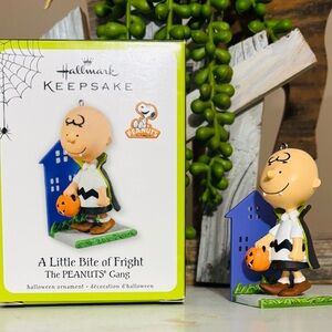 NIB 2011 Hallmark Keepsake "A Little Bite of Fright" Charlie Brown Vampire